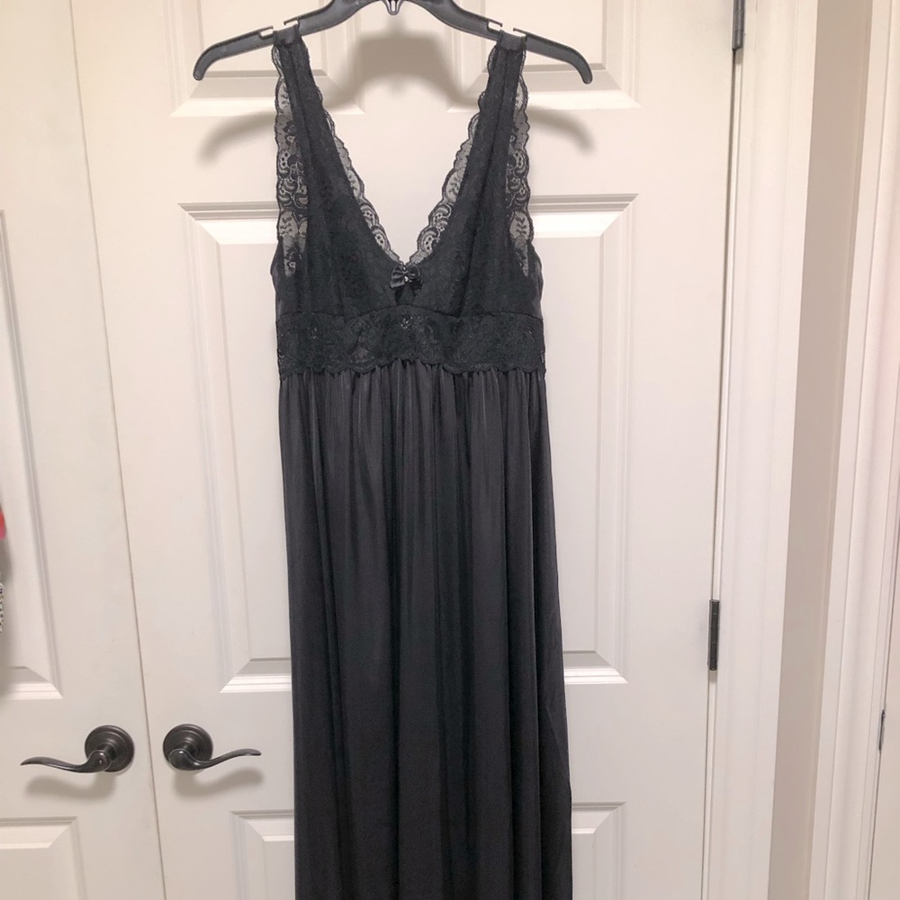 Gorgeous black nightgown Sz M